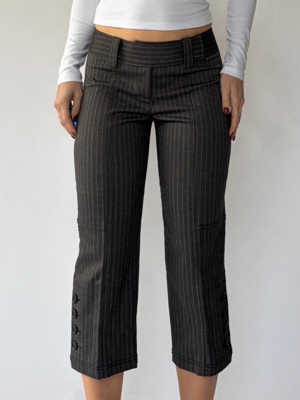 Low Rise Capris pinstripe Bebe Size 6